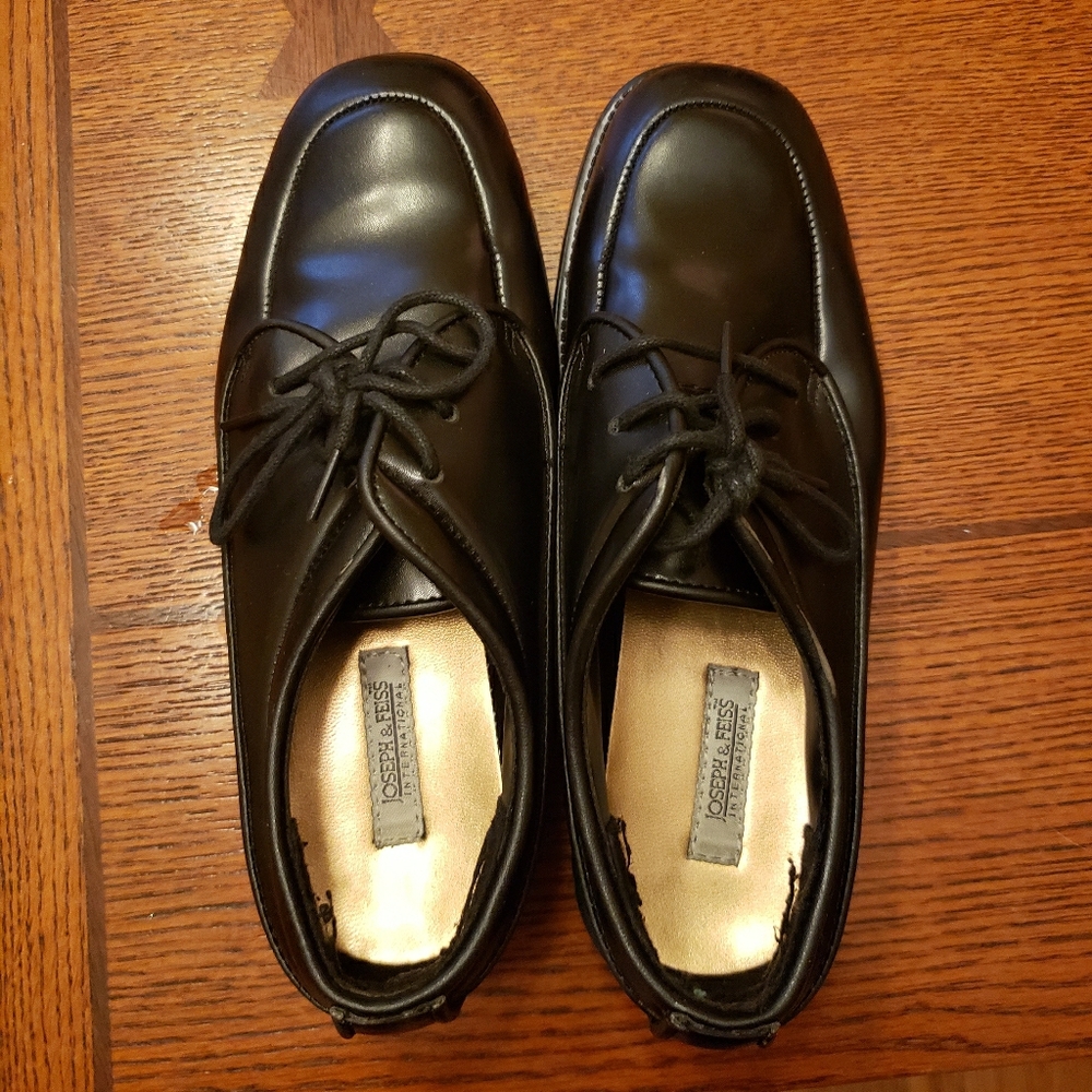 Boys matte dress shoes